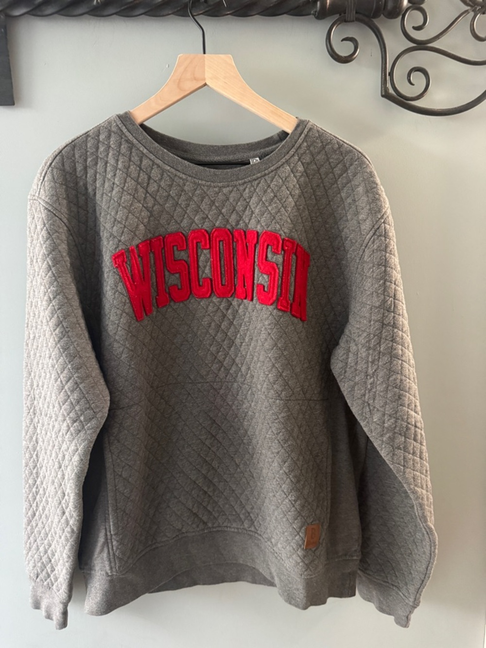 UW Badgers XL Wisconsin Quilted Crewneck Sweatshirt Pressbox